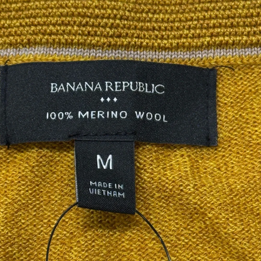Banana Republic 100% Merino Wool Crewneck Sweater Mens Medium Mustard Yellow NWT